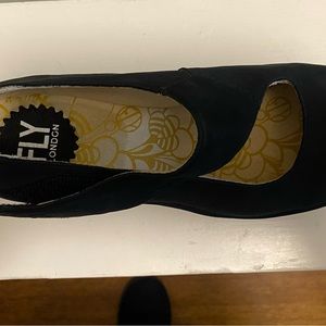 Fly London Black Suede Yasi Wedge Sz 38
Fly London